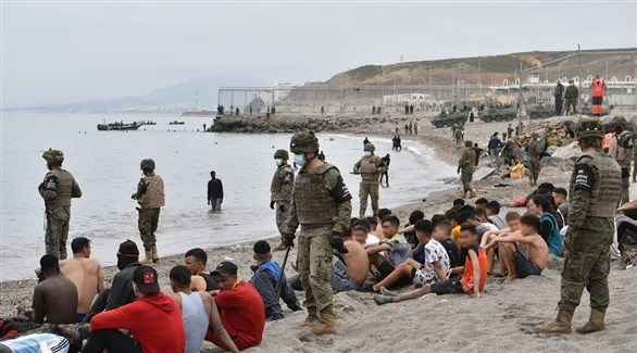 آلاف المهاجرين ما زالوا في جيب سبتة الإسباني بعد شهر من الأزمة الحدودية