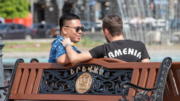   Ermənistanda turist sayı 307 mindən 86 minə enib   