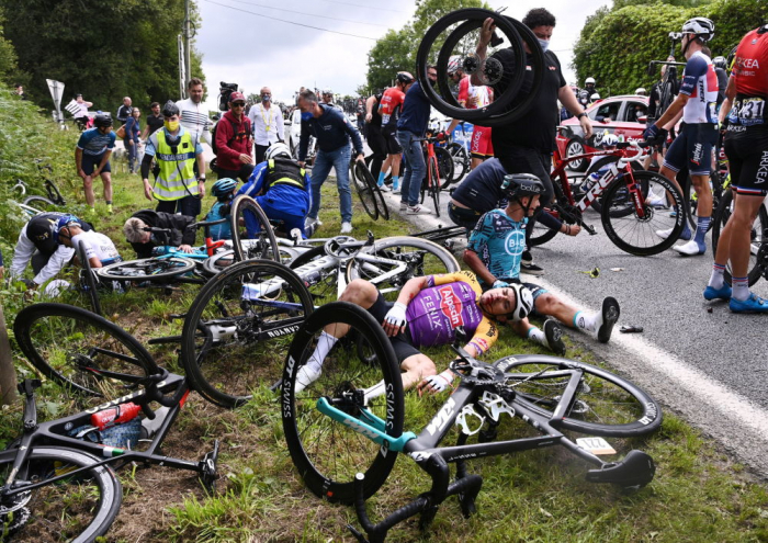    "Tour de France"da ağır qəza -   FOTOLAR      