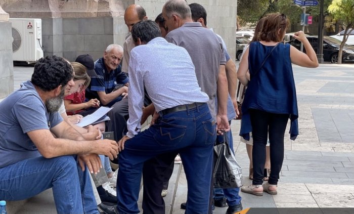    İrəvanda itən hərbçilərin valideynləri etiraz edir  