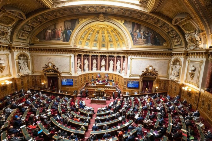 Le sénat français vote contre la loi de programmation militaire