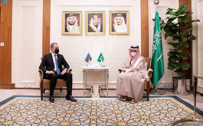   جيهون بيراموف يلتقي بوزير الخارجية السعودي  