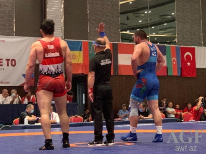   Luchador azerbaiyano se proclama campeón del torneo internacional de Estambul  