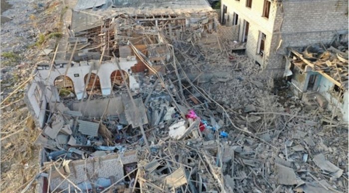    Gəncədə erməni terrorundan əziyyət çəkən 12 ailəyə pul ödənilib  
   