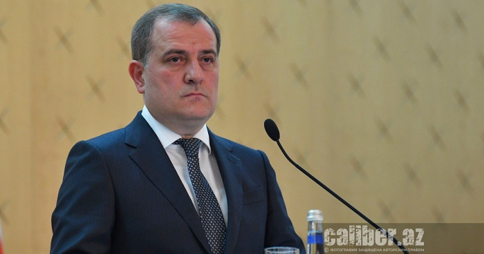    جيهون بيرموف يجرى محادثات هاتفية مع وزير خارجية تركمانستان  
