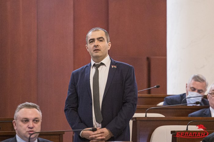 Belarusda deputata qarşı sui-qəsd cəhdi olub