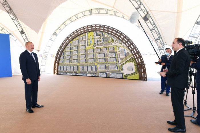  Ilham Aliyev concede una entrevista a AZTV 