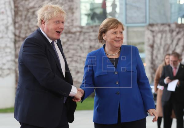 Angela Merkel se reune con Boris Johnson en su último viaje oficial a R.Unido