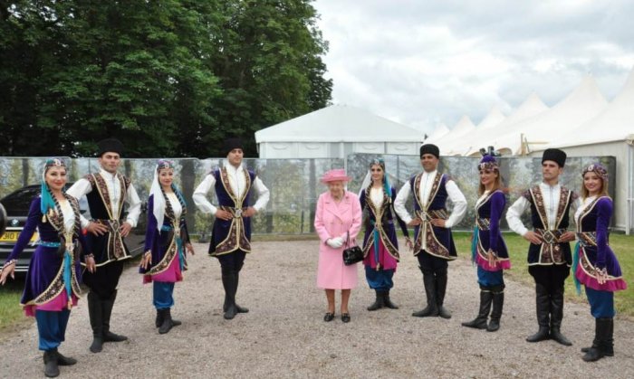 Queen Elizabeth II impressed by performance Karabakh horses -  PHOTOS 