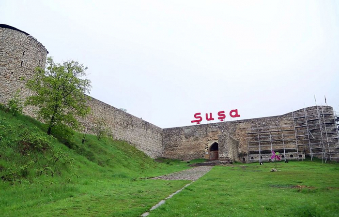 Aserbaidschan errichtet Denkmal für den Komponisten Uzeyir Hadschibeyli in Schuscha