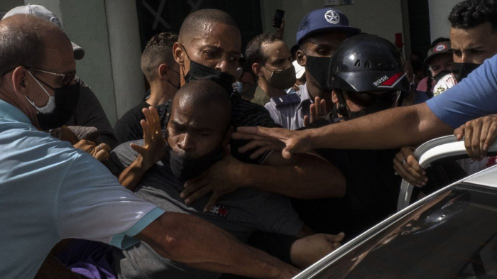 El régimen cubano amenazó a los manifestantes y dijo que se defenderá “al precio que sea necesario”