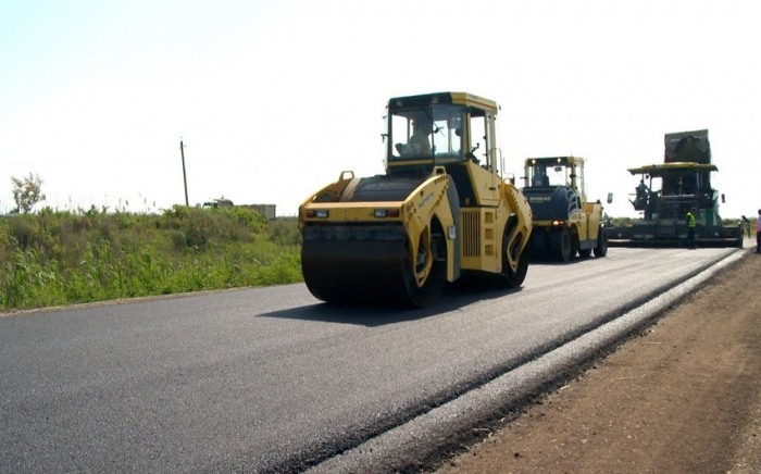 Azerbaijani president allocates AZN 2m for renovation of roads in Baku
