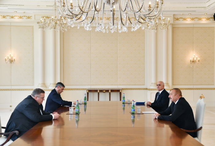 الرئيس إلهام علييف يستقبل نائب رئيس الوزراء الروسي 