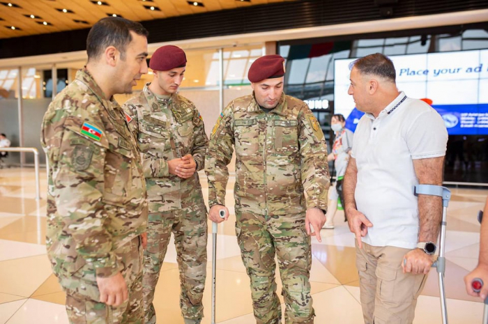   Aserbaidschan schickt 8 weitere Kriegsveteranen zur Behandlung in die Türkei -   FOTO    