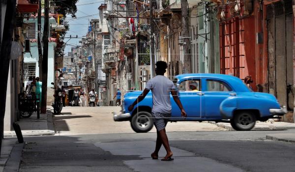 Buscan a los detenidos de las protestas en Cuba en plena confusión y sin internet