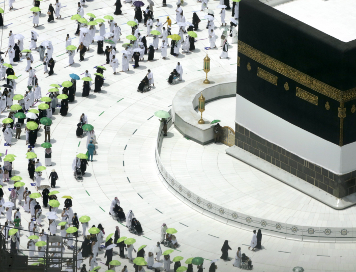 Pilgrims arrive in Mecca for 2nd hajj in COVID-19 era