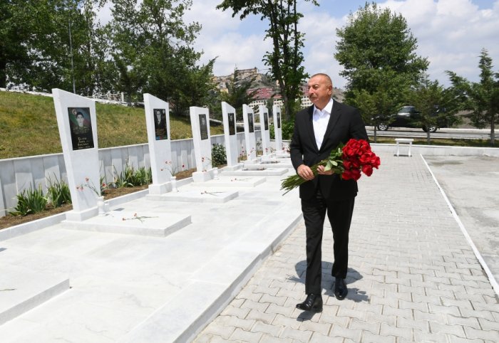    Prezident Daşkəsəndə Şəhidlər xiyabanını ziyarət edib   
