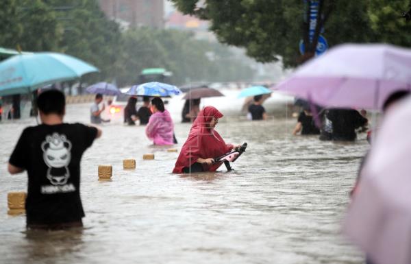 Ascienden a 33 los muertos y 8 los desaparecidos por inundaciones en China