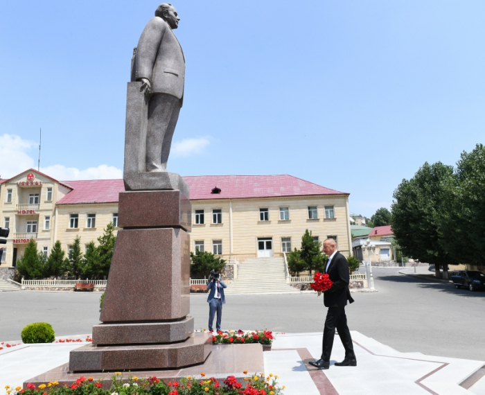   Präsident Ilham Aliyev kommt in Daschkasan an  