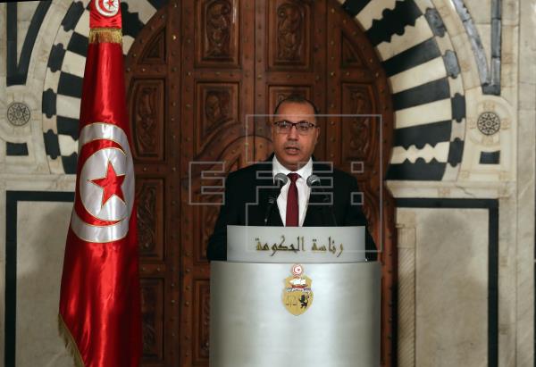 El primer ministro tunecino acepta su cese y el traspaso pacífico de poderes