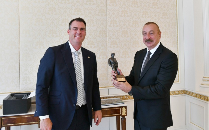   Ilham Aliyev traf sich mit dem Gouverneur von Oklahoma   - FOTO    