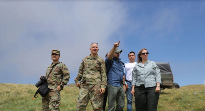 US ambassador to Armenia visits Armenia-Azerbaijan border