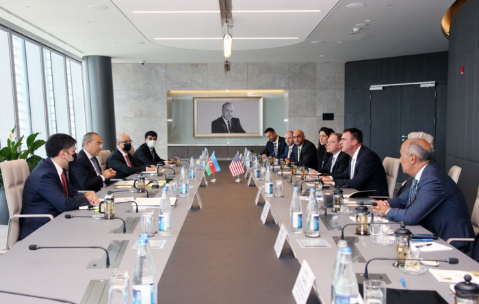   Azerbaijani minister, US Oklahoma governor discuss issues of expanding co-op  