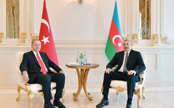  Ilham Aliyev spricht Erdogan sein Beileid aus 