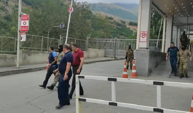    Çaylarımızı zəhərləyən erməni kombinatından 40 işçi qovulub  
   
