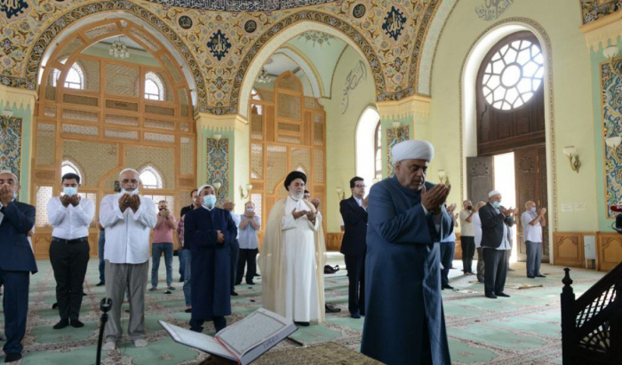   صلاة العيد في مسجد طازه بير  