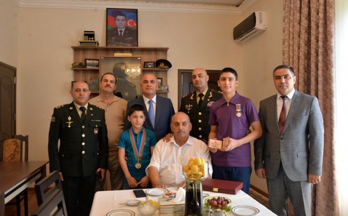 "Zəfər ordeni" Babək Səmidlinin ailəsinə təqdim edilib  
