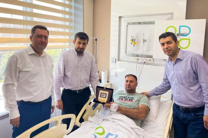 Selçuk Bayraktar Türkiyədə müalicə alan qazilərimizi ziyarət edib  
