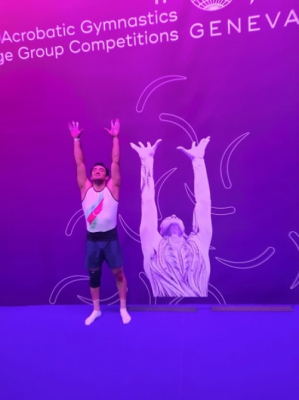 Silueta simbólica de gimnasta azerbaiyano se utilizó en la decoración del pabellón del Campeonato Mundial de Gimnasia Acrobática