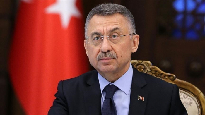 Le vice-président turc Fuat Oktay célèbre la victoire démocratique du pays