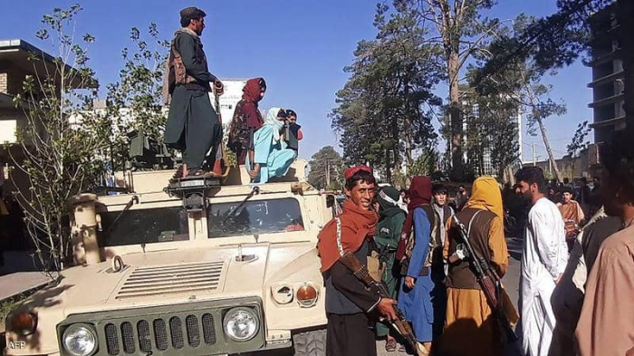 طالبان تسيطر على مدينة وتهاجم أخرى وتستولي على محطة إذاعية
