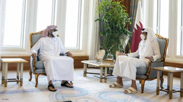 أمير قطر يستقبل وفدا إماراتيا برئاسة الشيخ طحنون بن زايد