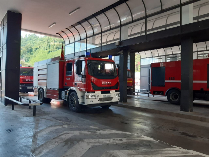   Dritte Gruppe aserbaidschanischer Feuerwehrleute, Retter treffen in der Türkei ein  