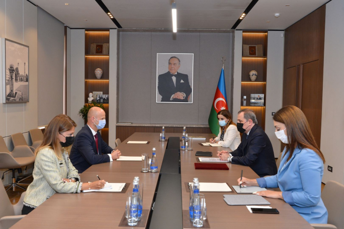 Azerbaijani FM holds meeting with UNICEF