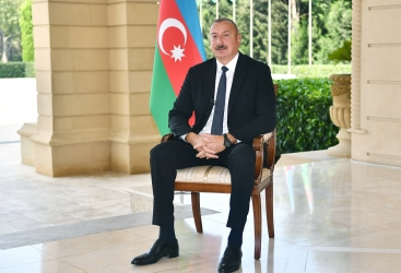     رئيس أذربيجان:   يجب دمج الأرمن الذين يعيشون في خانكندي والقرى المجاورة في مجتمعنا  