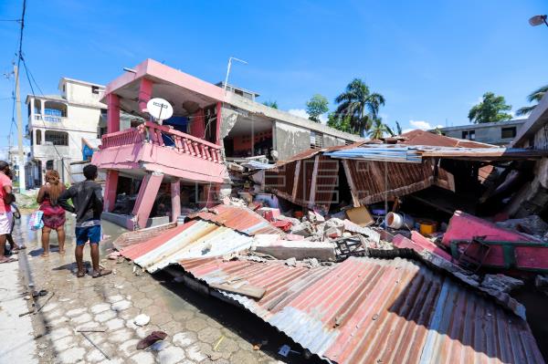 Un potente sismo deja al menos 300 muertos en Haití