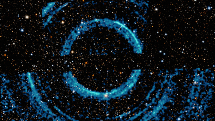 Detectan un inusual conjunto de anillos alrededor de un agujero negro