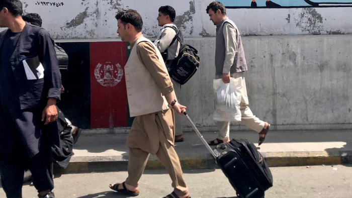 Caos y estampidas en el aeropuerto de Kabul- VIDEOS 