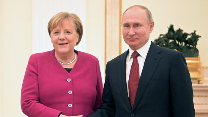 Merkel se reúne con Putin en Moscú por última vez como canciller de Alemania