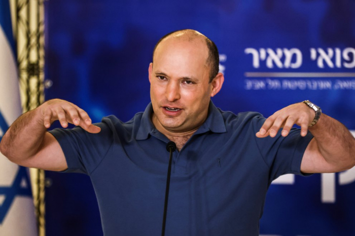 Israel comenzó a inmunizar con la tercera dosis a los mayores de 40 años: se vacunó el primer ministro Naftali Bennett