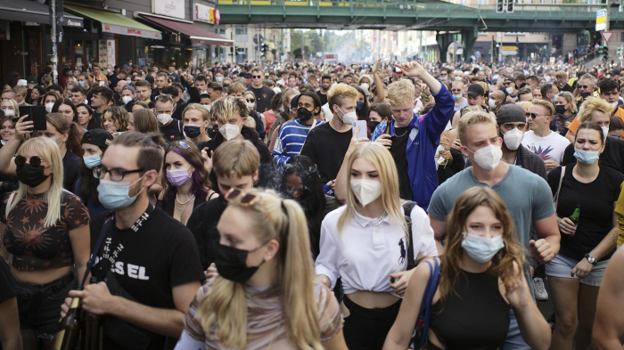   Hundreds protest against coronavirus restrictions in Berlin -   NO COMMENT    