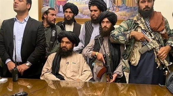   طالبان تعلن انتهاء الحرب في أفغانستان والرئيس والدبلوماسيون يغادرون كابول  
