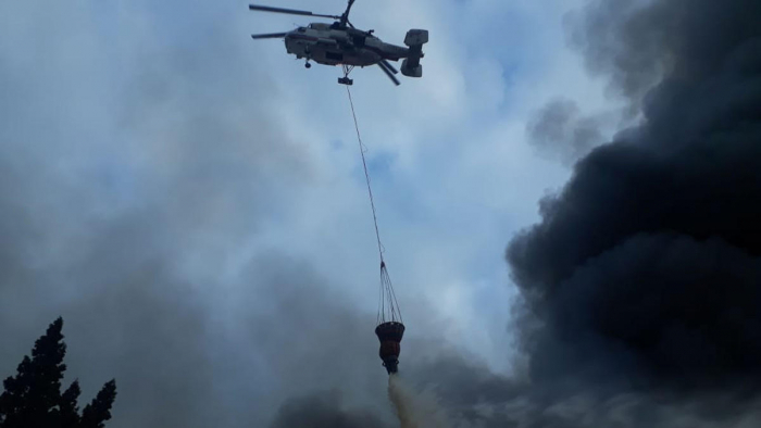  طائرتان عموديتان تابعتان لوزارة الطوارئ يشاركون في إخماد حريق في قابالة 