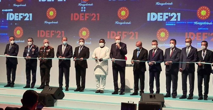 Azerbaijani, Turkish defense ministers discuss military-technical co-op at IDEF-2021 fair