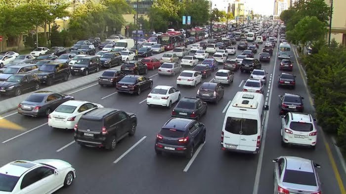 Paytaxtın bir sıra küçələrində sıxlıq var