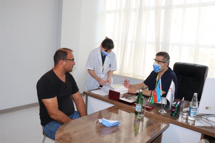   Məşhur azərbaycanlı həkimlər qaziləri müayinə edirlər -    FOTO     
   